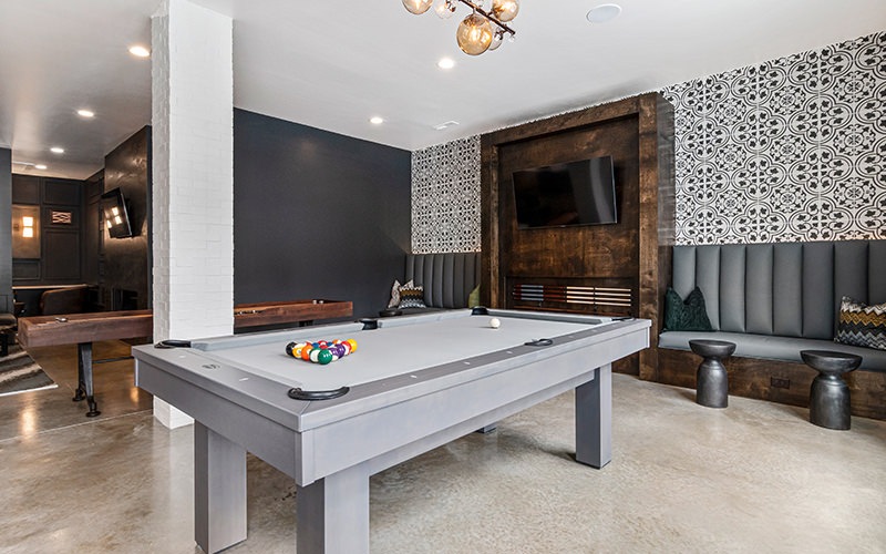 Large lounge with billiards 
